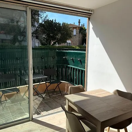 Neuf 150m Sur Avenue Principale Climatise Et Parking