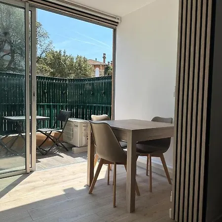 Neuf 150m Sur Avenue Principale Climatise Et Parking *